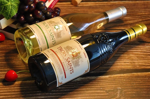 想要養(yǎng)生，該選紅葡萄酒還是白葡萄酒?